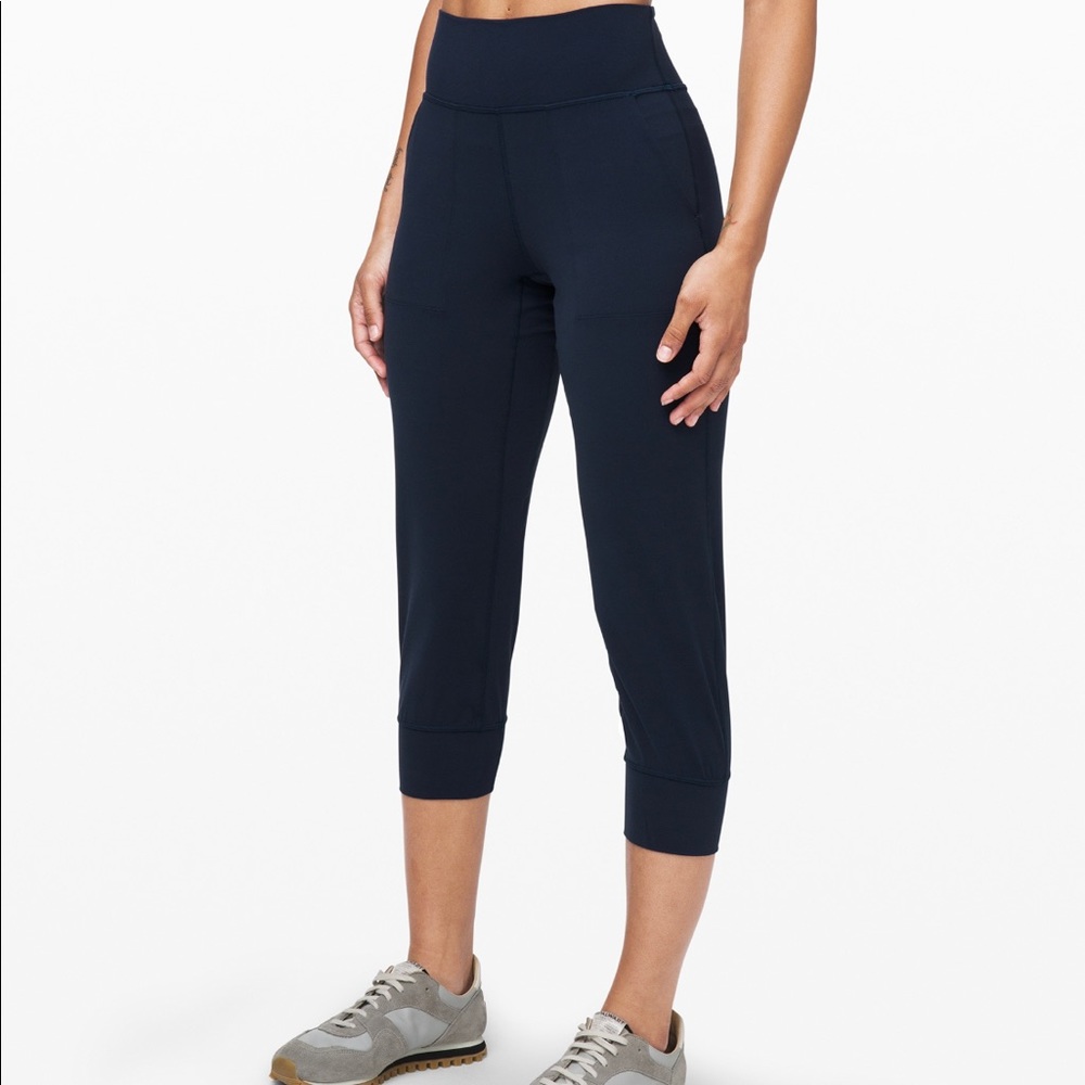 Lululemon Navy align jogger crop size 4 worn once!